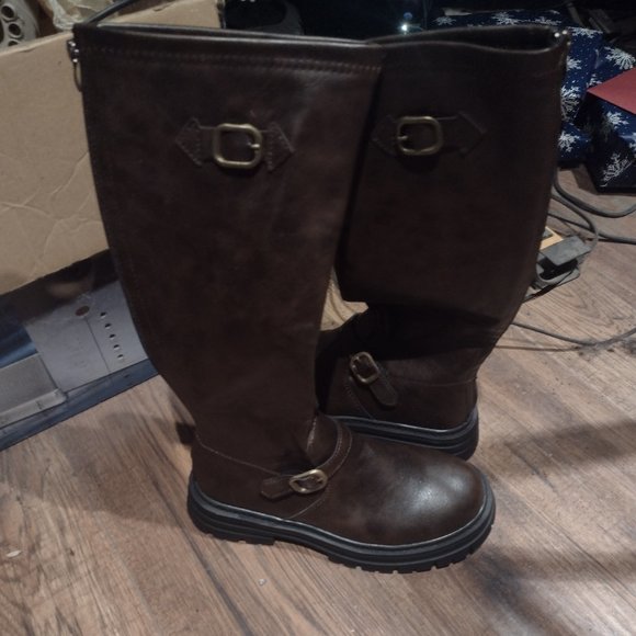 Boots - Picture 3 of 4